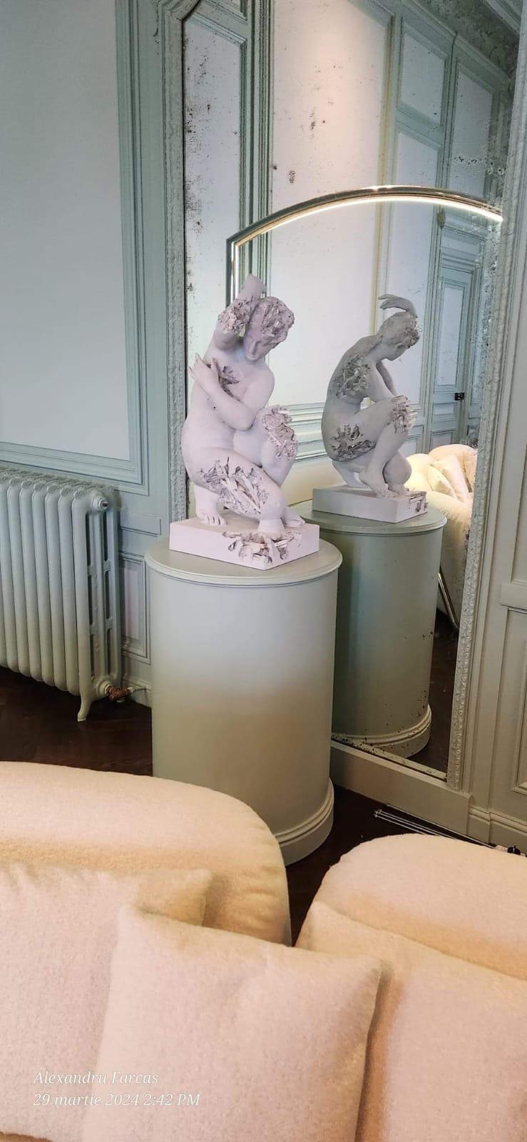 Sculpture, miroir ancien et moulures, Villa Begoña à Biarritz