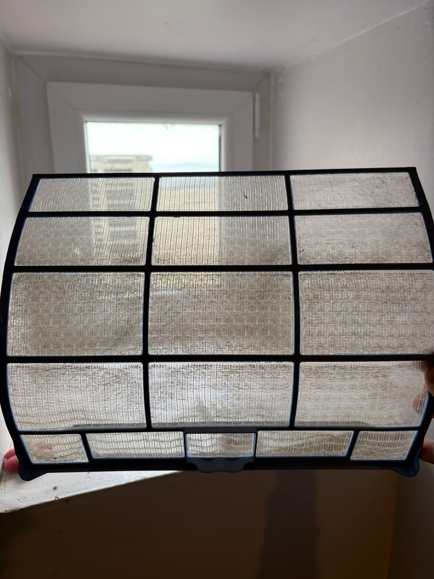 Filtre de climatisation encrassé avant nettoyage