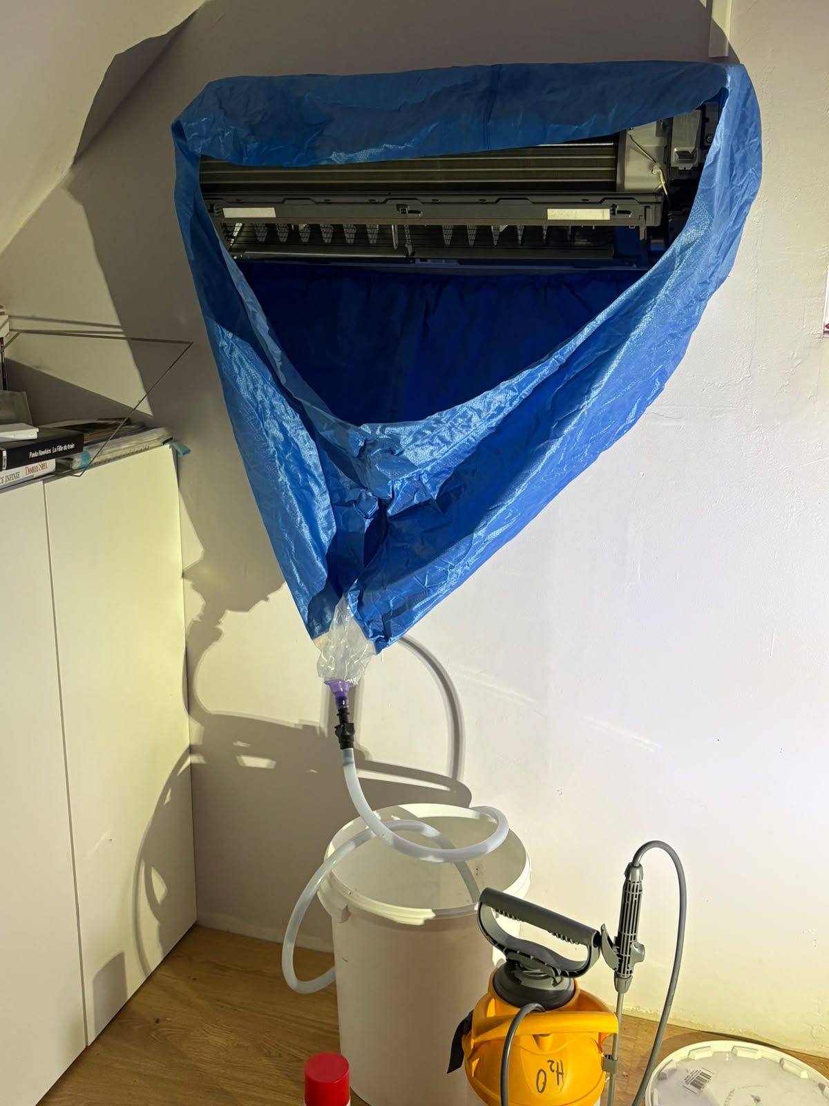 Lavage de l'unité intérieure sous housse de protection